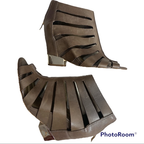 BCBGeneration Strappy Wedge - Picture 9 of 10